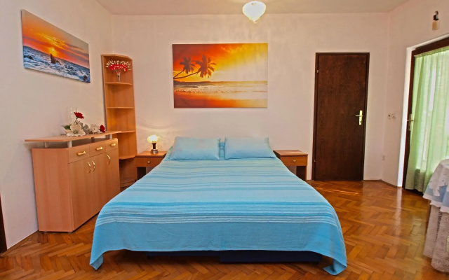 Apartment 925