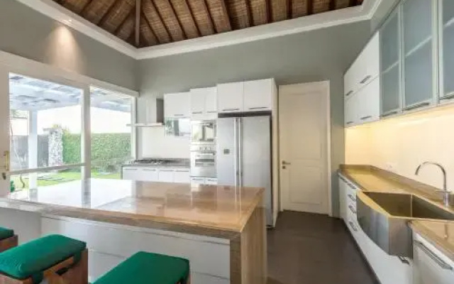 Villa Six Karang Kembar