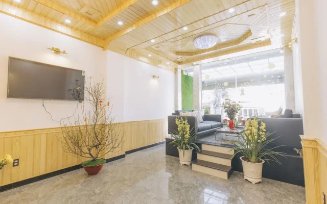 Thuat Khuyen Hotel