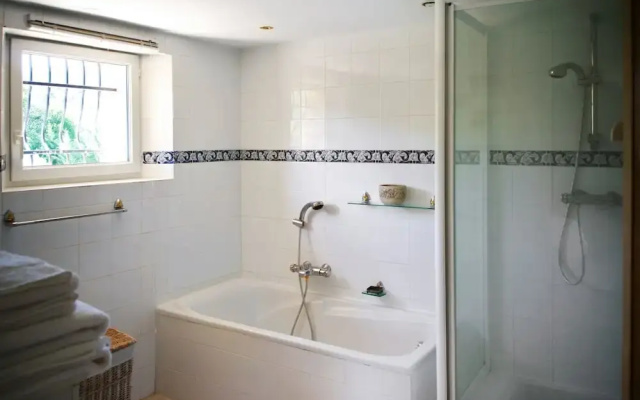 Villa With 4 Bedrooms in Mollans-sur-ouvèze, With Wonderful Mountain V