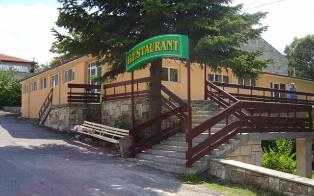 Hotel Ahilea вид на фасад