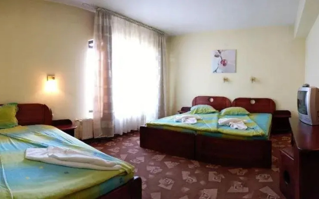Family Hotel Iv
