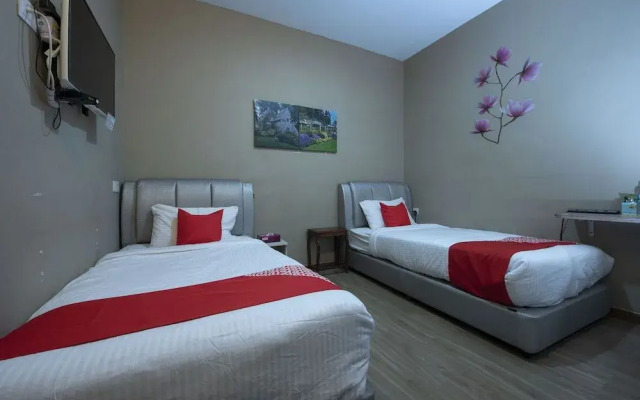 OYO 90231 Hotel By The Park Plt