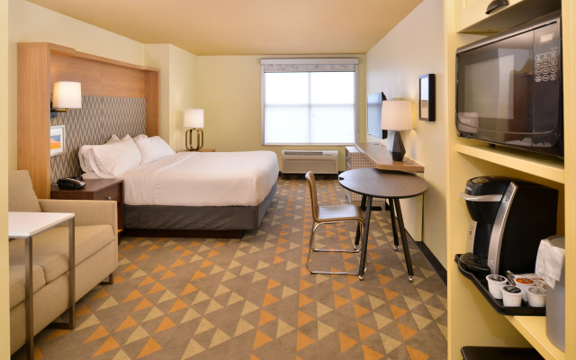 Holiday Inn Kansas City Airport by IHG