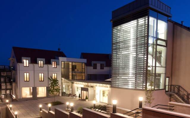 Wellness Hotel Diamant Глубока-над-Влтавой вид на фасад