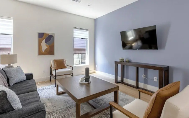 Landing Apartments - Downtown Dallas