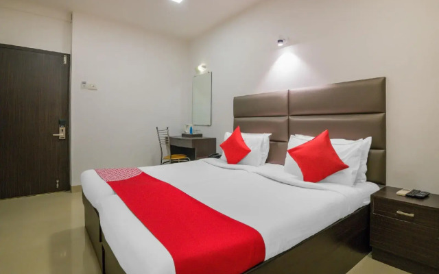 OYO Flagship 18252 Supreme Hotel Cuffe Parade