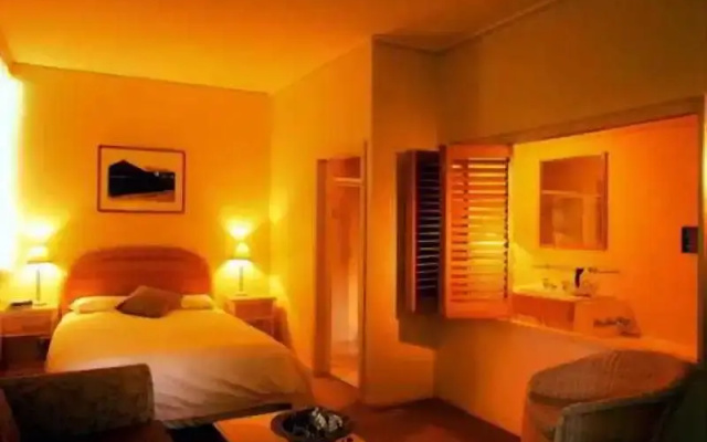 Quality Hotel Tiffins On The Park