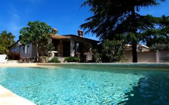 Seafront Dreamy Holiday Home Spina With Pool