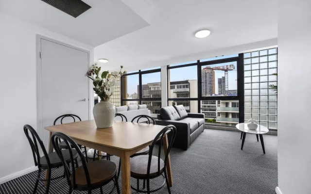 Stylish and Spacious Apt with Double Living Room