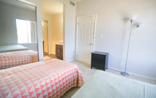 Prime Location Westwood Apartment 409w