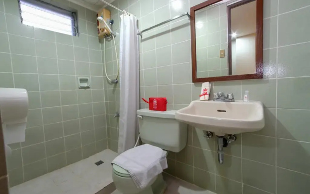 ZEN Rooms Basic Quezon V Mapa