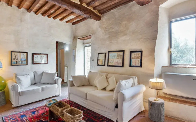 Deluxe Apartment in Montefiridolfi with Swimming Pool