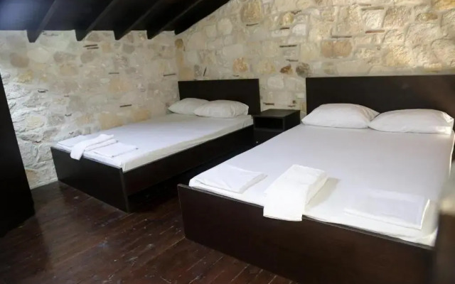 Gioulis Apartments & Studios