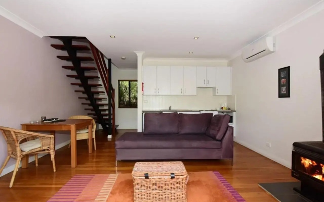 Cloudsong Chalet 3 - Close to the village centre!