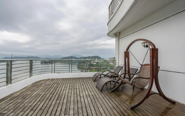 Yitu Lake View Hotel
