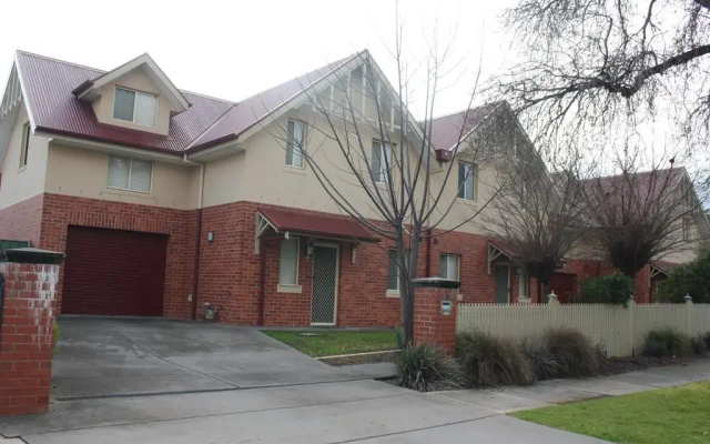 Albury Suites - Schubach Street