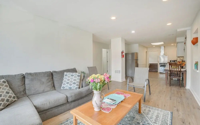 Berwyn Apartment Rental ~ 11 Mi to Chicago!