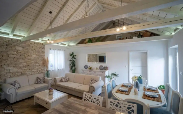 House Diana - heated swimming pool and jacuzzi