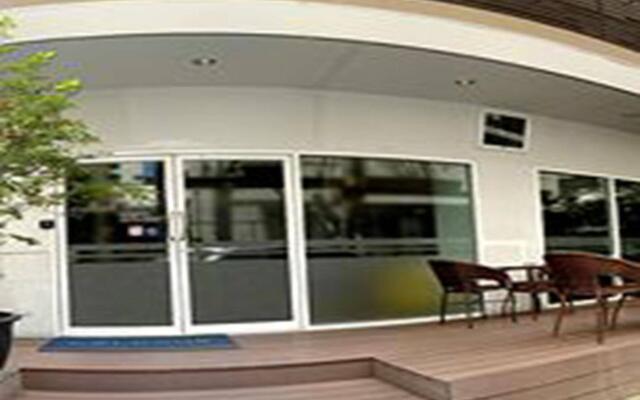 Отель Nantra Silom вид на фасад