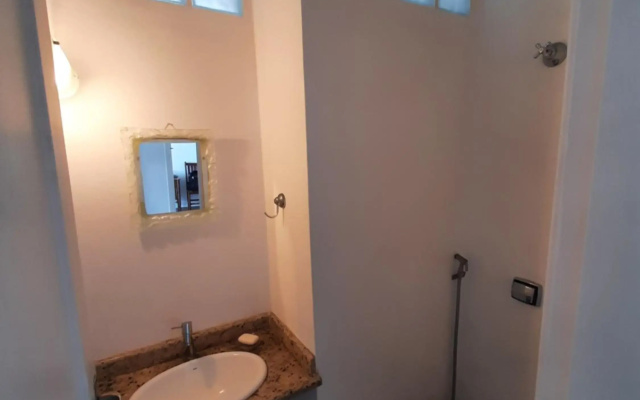 Apartamento amplo e charmoso, frente ao mar.