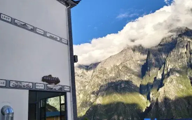 Xiaying Banshan Homestay (Tiger Leaping Gorge)