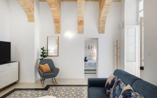 Traditional APT with Internal Courtyard