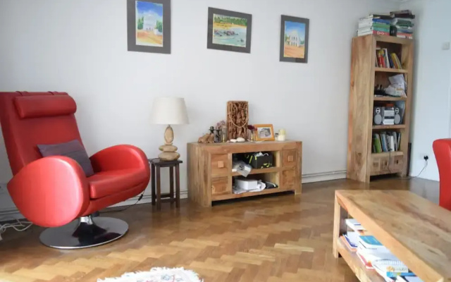 2 Bedroom House Near Canary Wharf