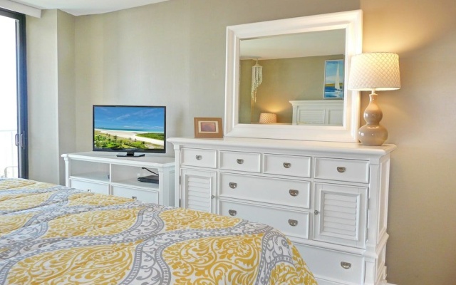 Beachfront Condo With Pool and Balcony Facing Beach