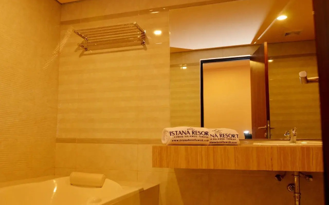 Istana Hotel & Resort