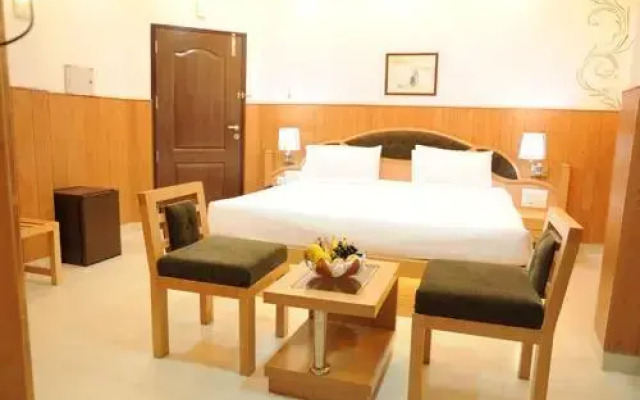 La Promenade Hotel