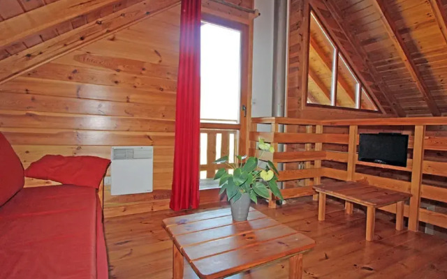 Wooden Chalet Close to Lake