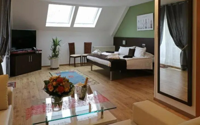 Threeland Hotel