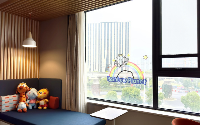 Holiday Inn Express Shanghai Kangqiao by IHG