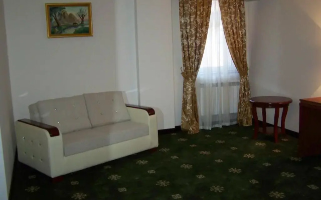 Отель Arien Plaza