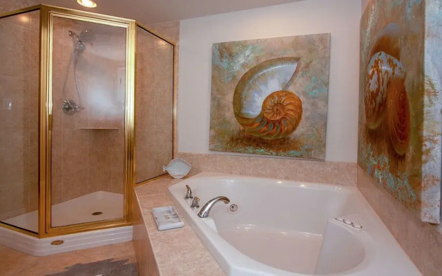 Modern Bayside Three Bedroom Condo - Unit Crb0505