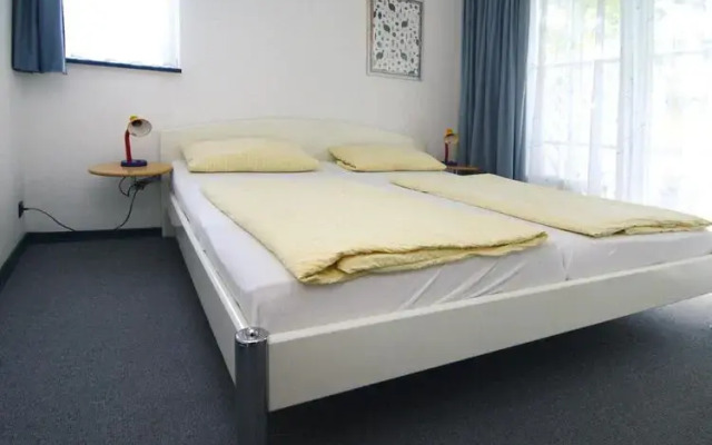 Apartment in St. Peter-Ording in a natural environment.