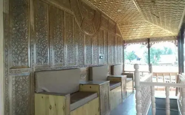 Houseboat 1002 Nights