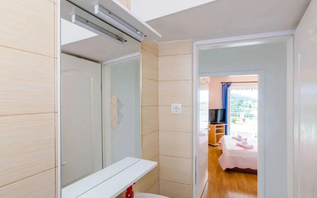 Apartments & Room Lino