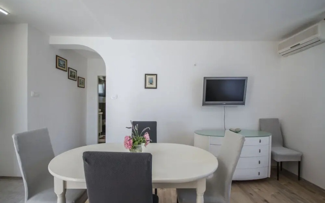 Opera Apartments and studio