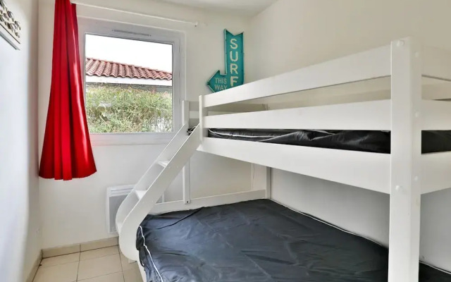 Stylish Villa in Parentis-en-born