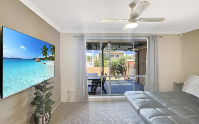 Our Haven: 4-bed Escape Near Beach & Mogo Trails