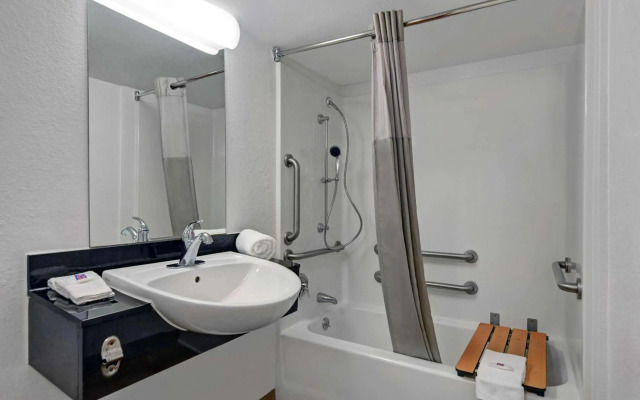 Motel 6 Cutler Bay, FL