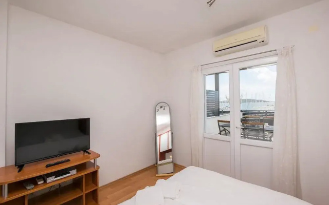 Apartments and Rooms Mare