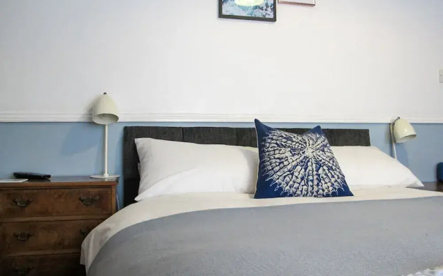 Stone's Throw Guesthouse