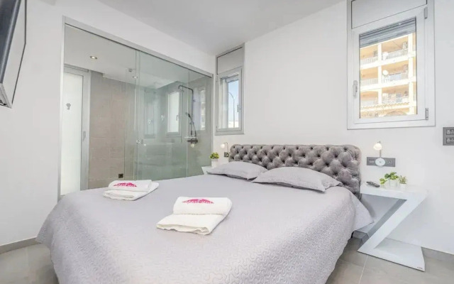 Apartment in Roses Near the Beach & Pool