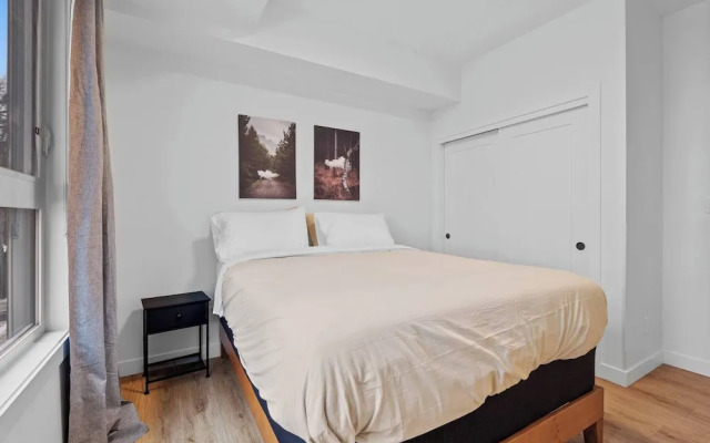 Luxurious Large 3 Bedroom Loft Saskatchewan Drive
