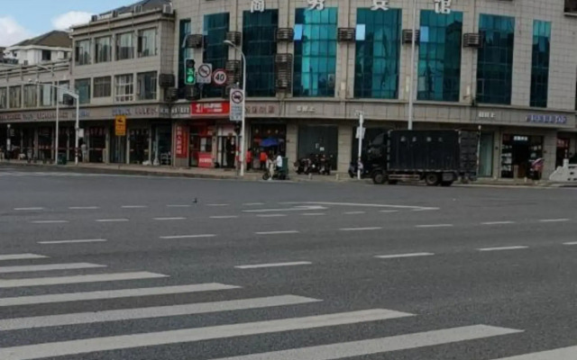 Shanghai Xingui Home Hotel (Qingpu Xincheng Subway Station)