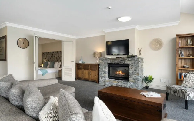 Lakefront Luxury at 912 The Beacon 2 Bed