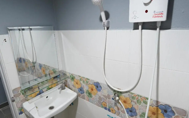 RoomQuest Rojana Industrial Estate Prachinburi